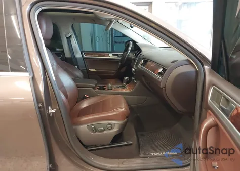 2011 Volkswagen Touareg Vr6 Lux z USA, uszkodzony, nr VIN WVGFF9BP4BD004258